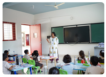 good lkg school in sira